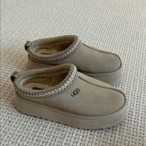 UGG Tan Tazz II slippers